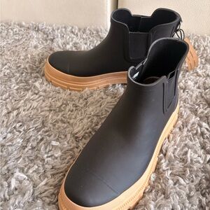 Chooka Black and Tan Rubber Ankle Boots